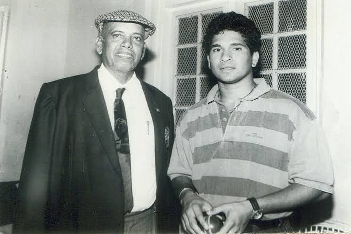 SEE | Sachin Tendulkar, Vinod Kambli pay emotional tribute to their coach Ramakant Achrekar