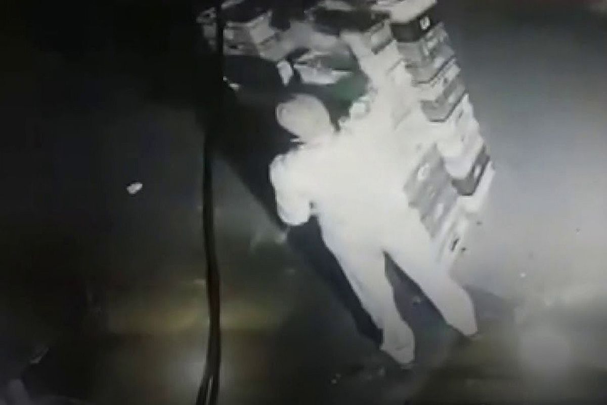 After ‘snatching’ blankets in Lucknow, UP cop caught on camera stealing milk in Noida