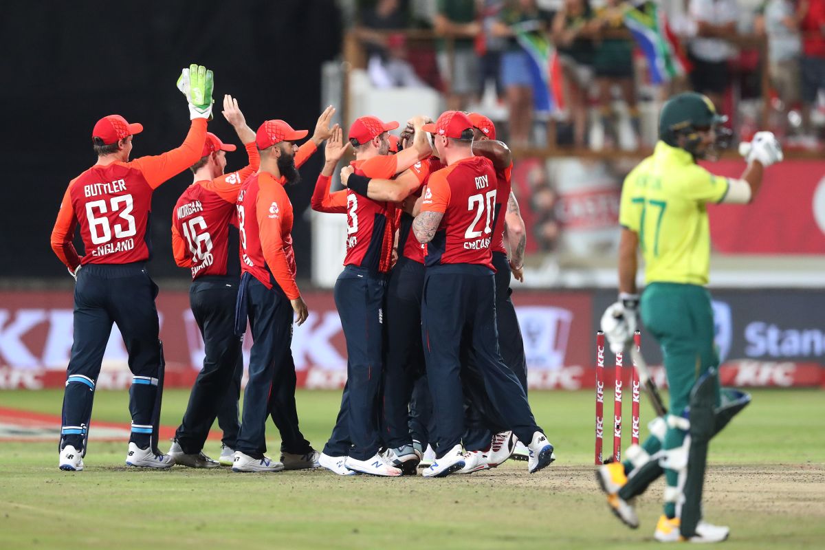 England pip South Africa by 2 runs in second T20I to keep series alive