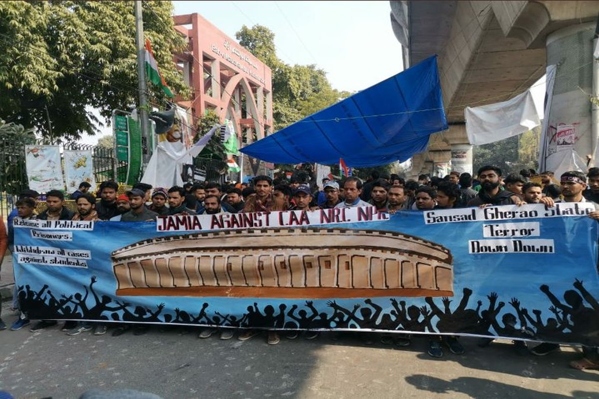 Jamia students lead anti-CAA march to Parliament, breach police barricades