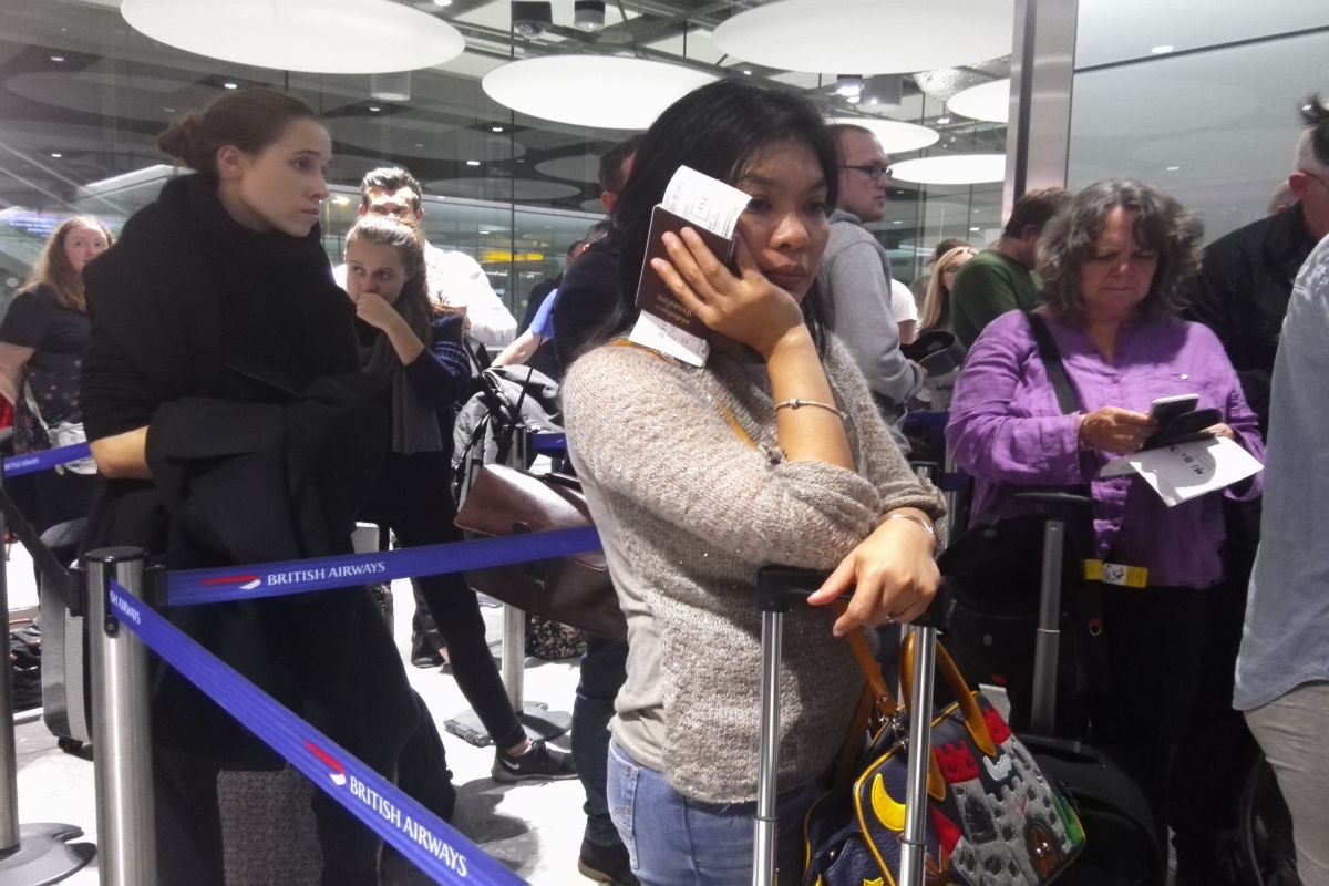 Travel chaos after technical failure at London airport