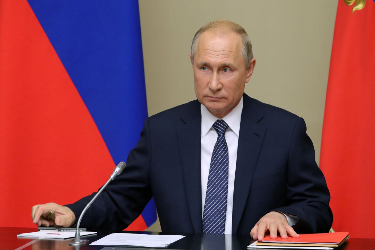 Russia President Putin sacks top adviser and ex-Ukraine pointman