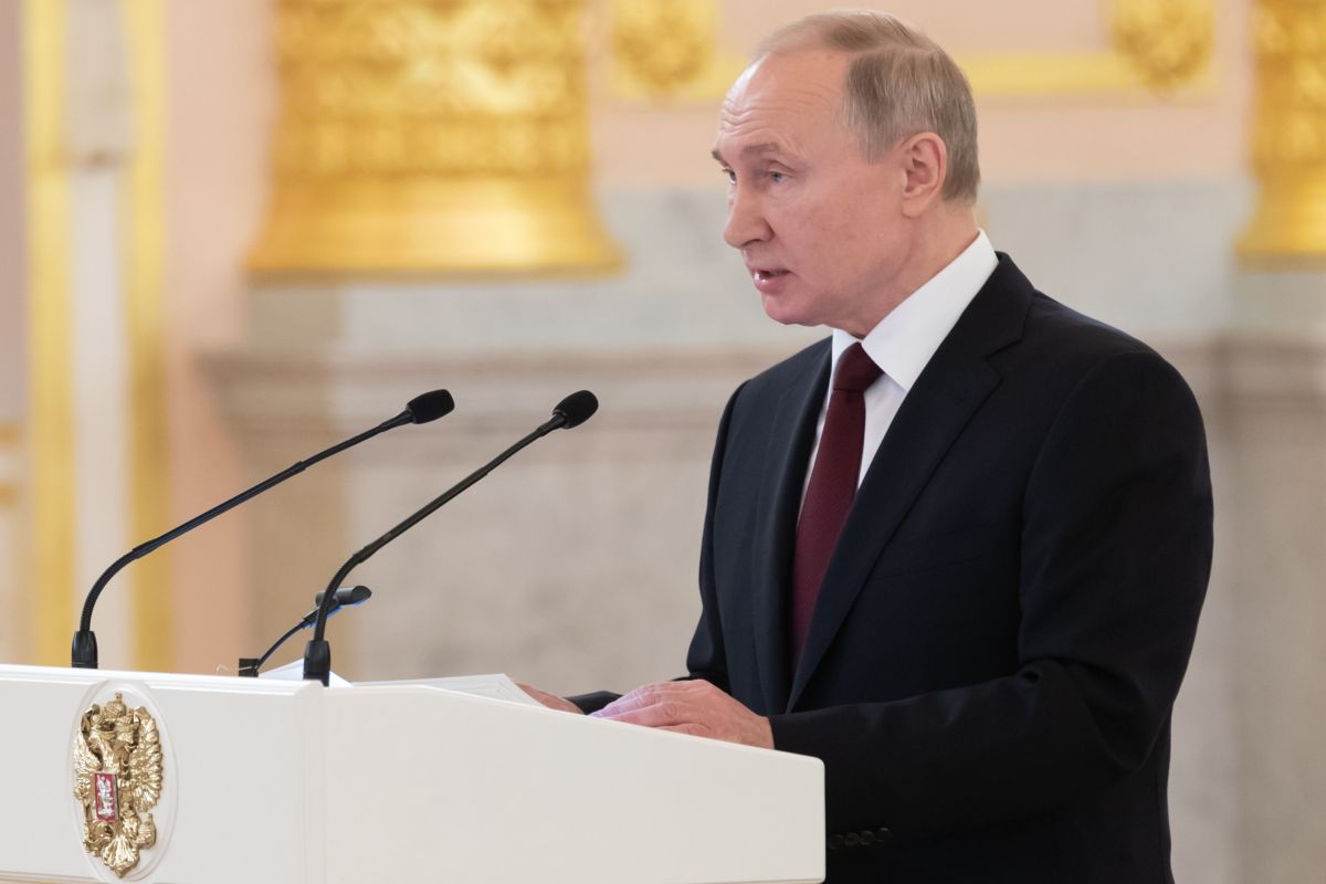 Russia President Putin discussed govt resignation with ex-PM beforehand