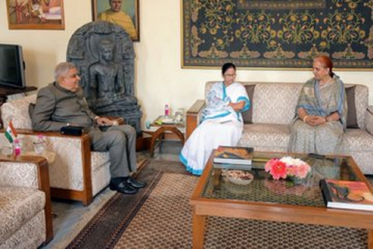 Mamata meets Governor Dhankhar