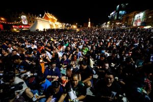 Buddhist monks lead prayer vigils for Thai mall victims