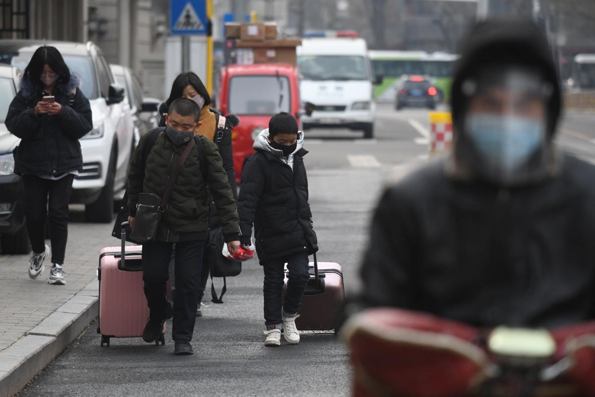 After month-long quarantine China allows non-residents of Wuhan to leave