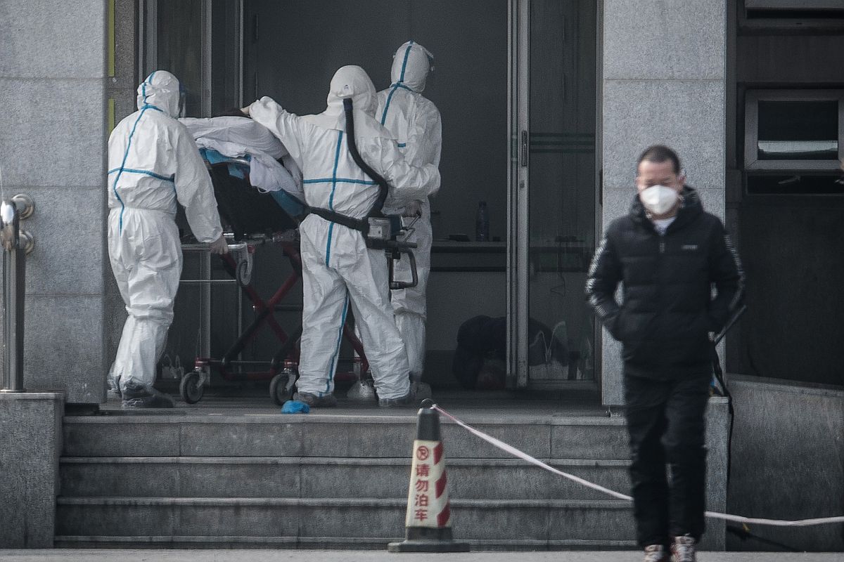 Coronavirus deaths rise past 900, over 40,000 infected; Chinese journo reporting on virus missing