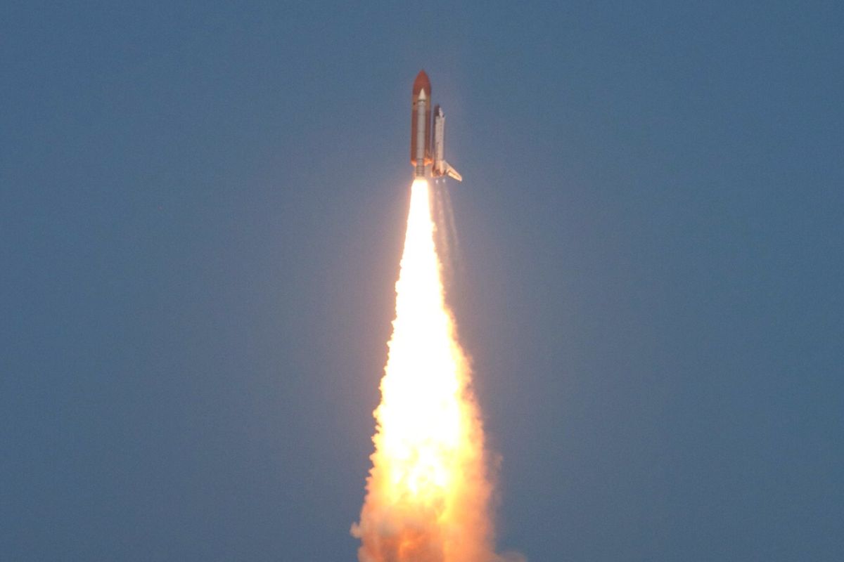 France condemns Iran satellite launch, urges Tehran to respect obligations