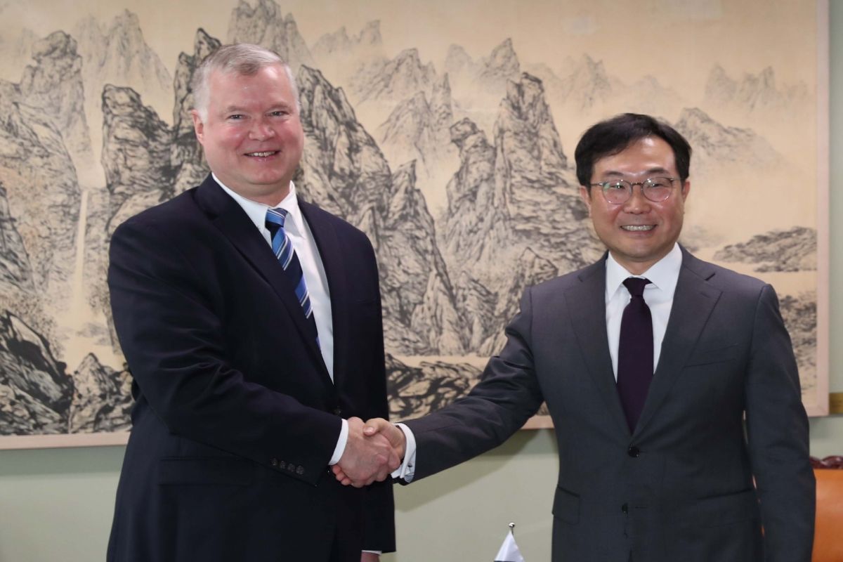 S Korea-US envoys speak over Pyongyang denuclearization