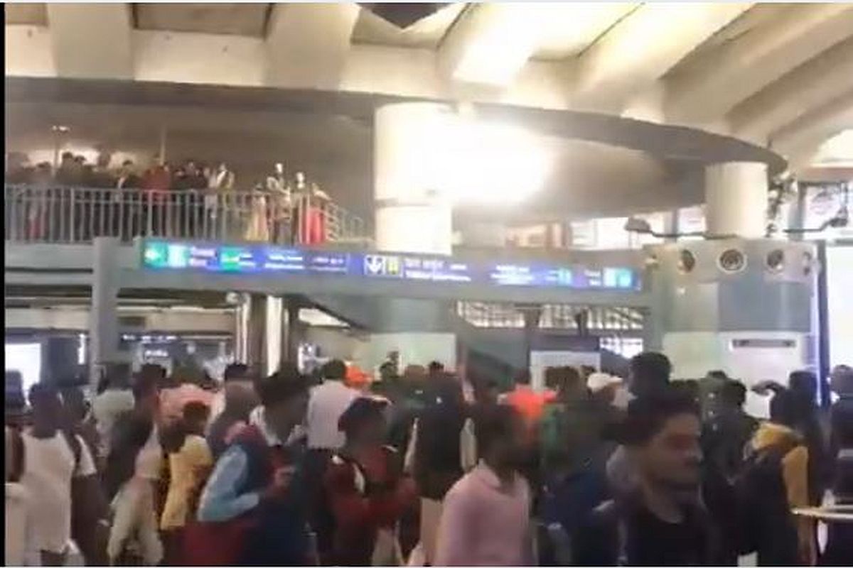 People chant ‘Goli maaro’ at Delhi’s Rajiv Chowk Metro Station, 6 detained