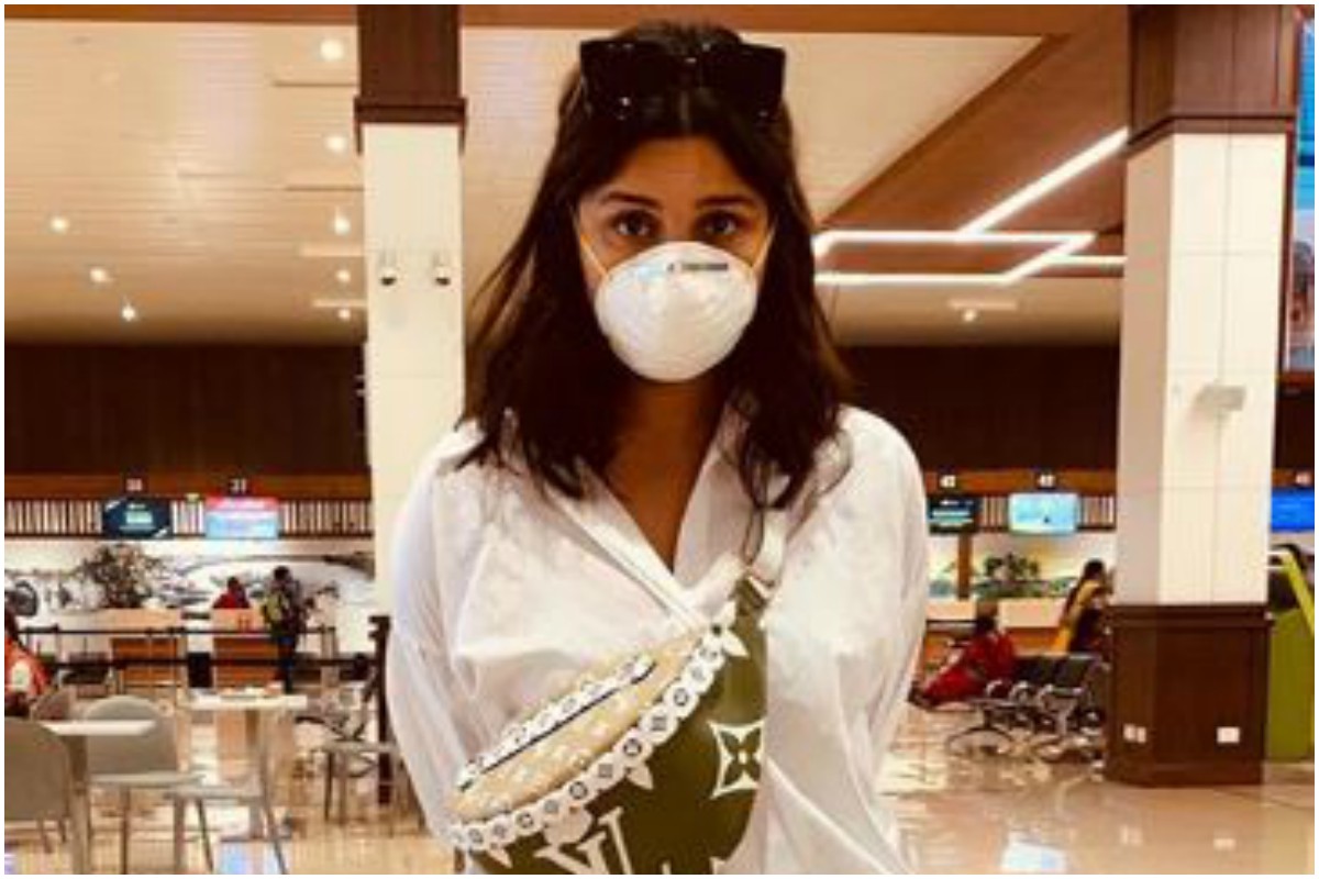 Parineeti Chopra gears herself against Coronavirus, shares picture with mask