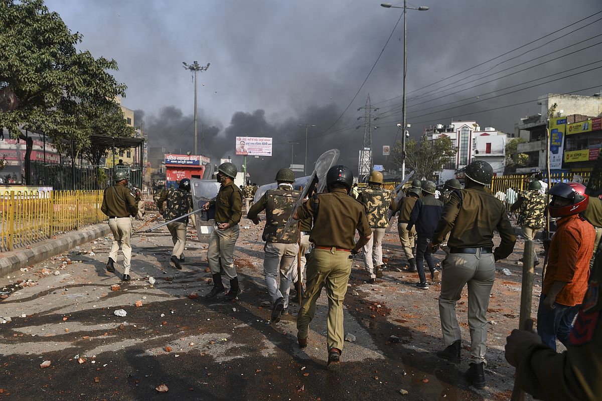 FIR against gathering taking out candle light protest against Delhi violence in Mumbai
