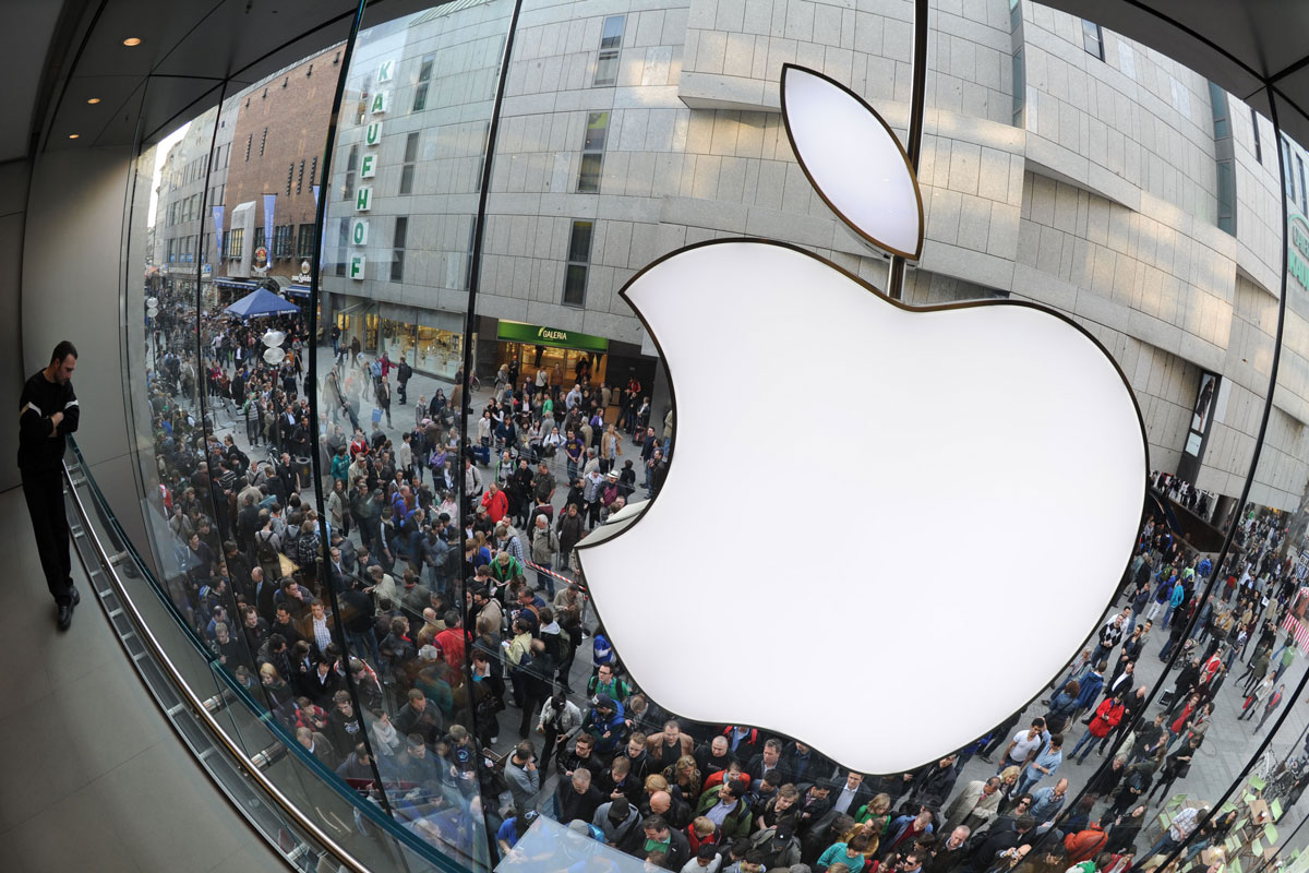 Apple temporarily shuts all stores outside greater China due to COVID-19