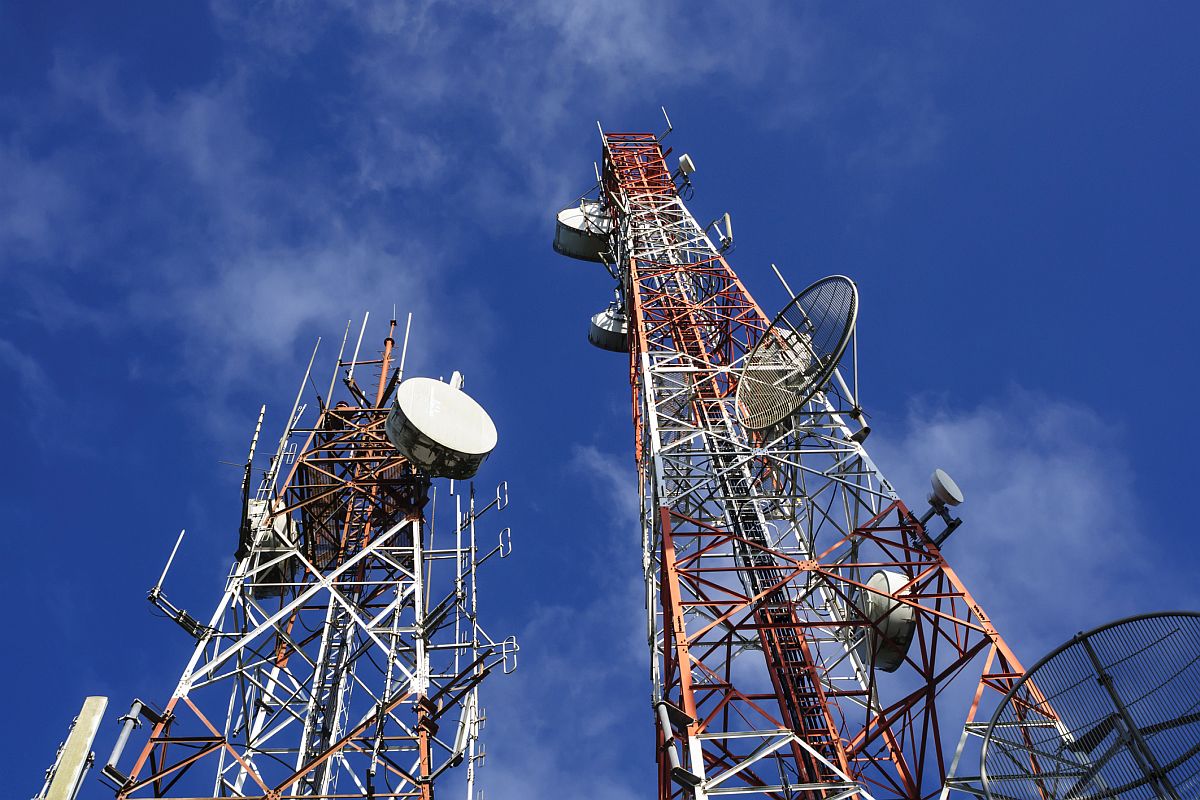 Central govt moves SC seeking 20-year window for telecom firms to pay AGR dues