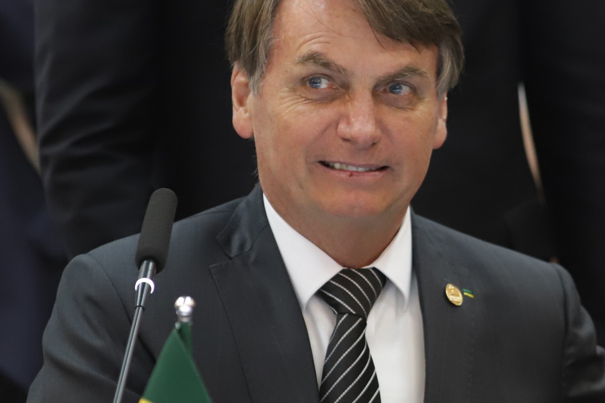 Anti-Bolsonaro protesters bang pots from balconies