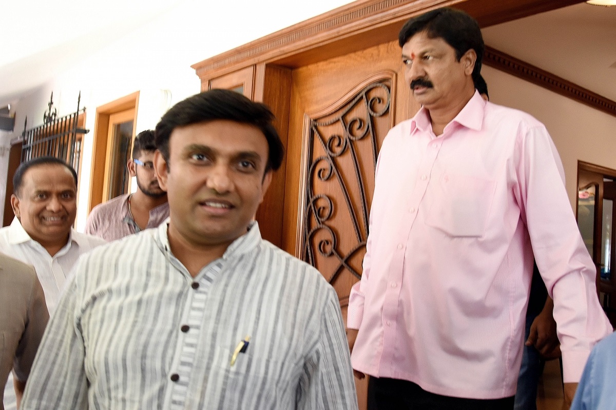 ‘All persons under home quarantine shall send selfies to govt every hour’: Karnataka minister