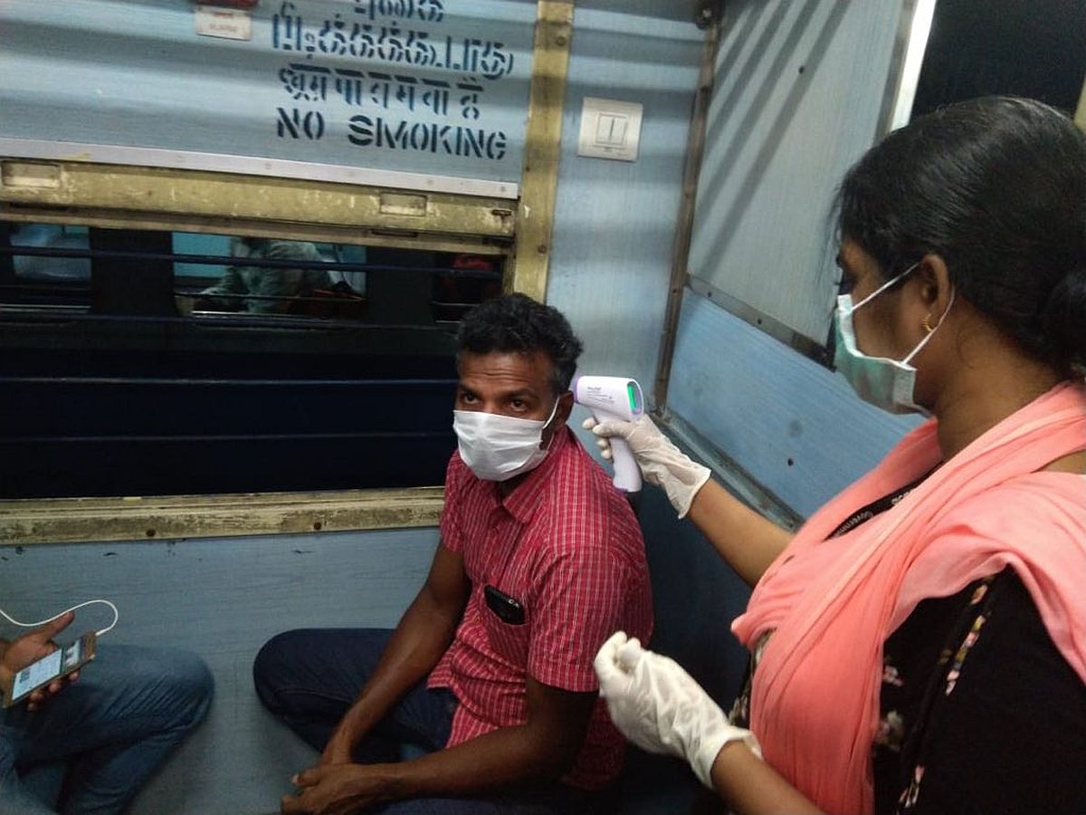 Railways starts screening of passengers in moving trains; blankets, curtains removed for sanitisation
