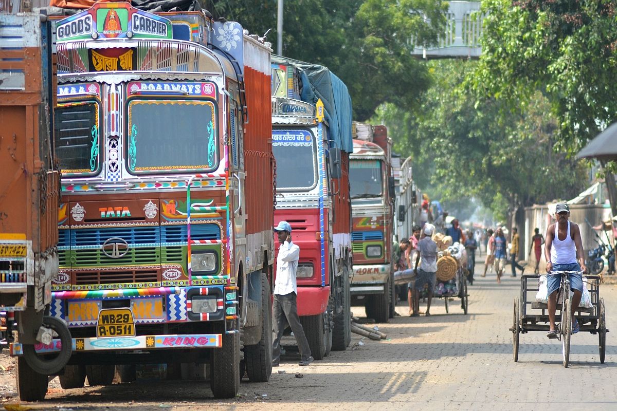 Coronavirus lockdown: 300 migrant workers found crammed in two container trucks in Maharashtra