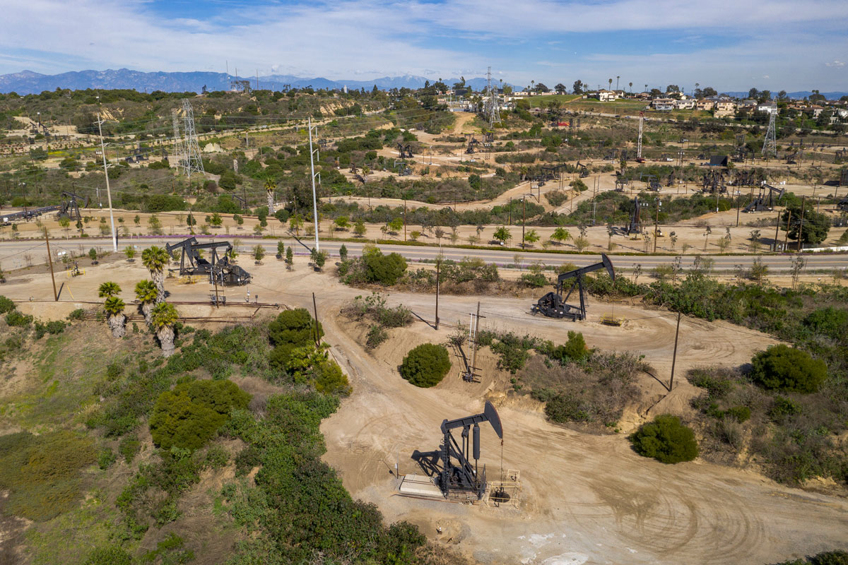 Supply-demand mismatch pushes oil prices to 21-year low at 14$