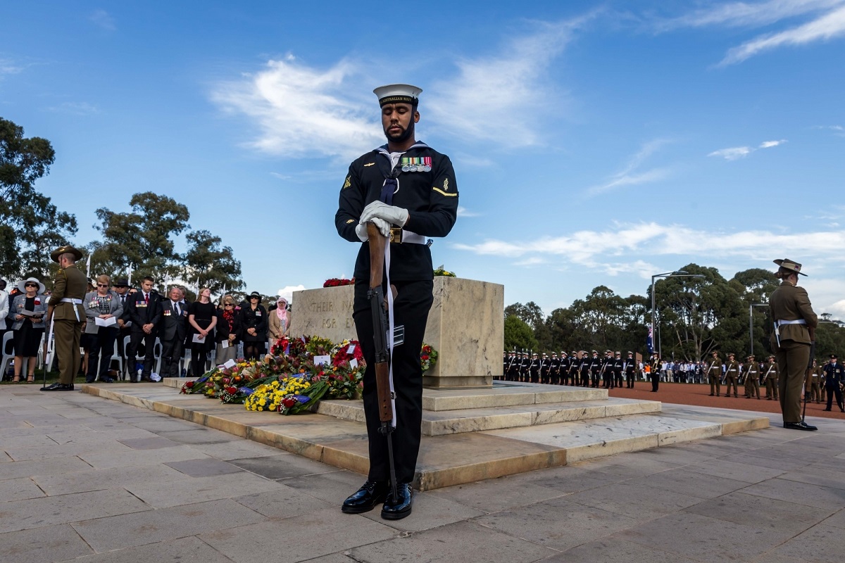 Australians commemorate war dead from home amid lockdown