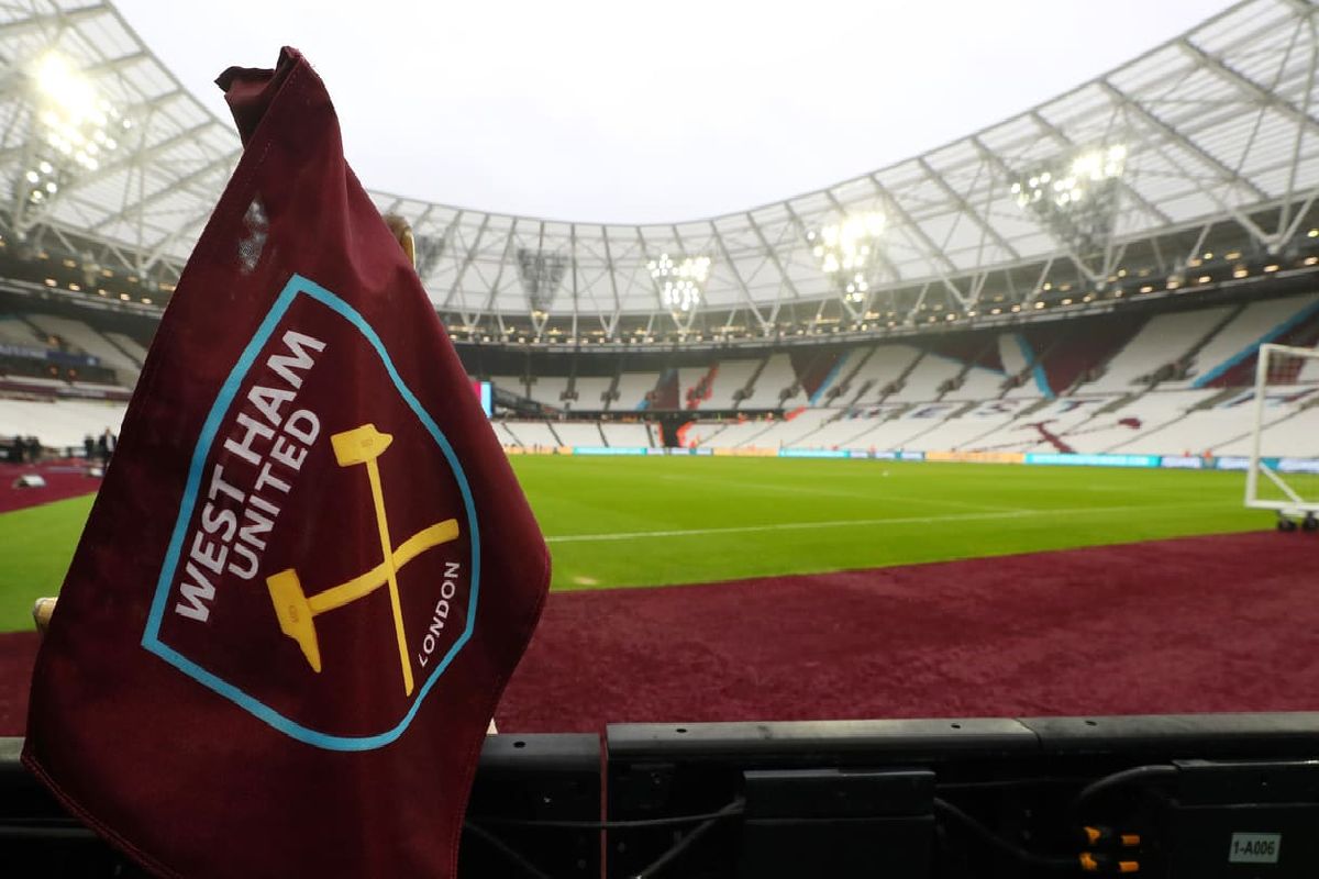 West Ham players agree to defer salaries