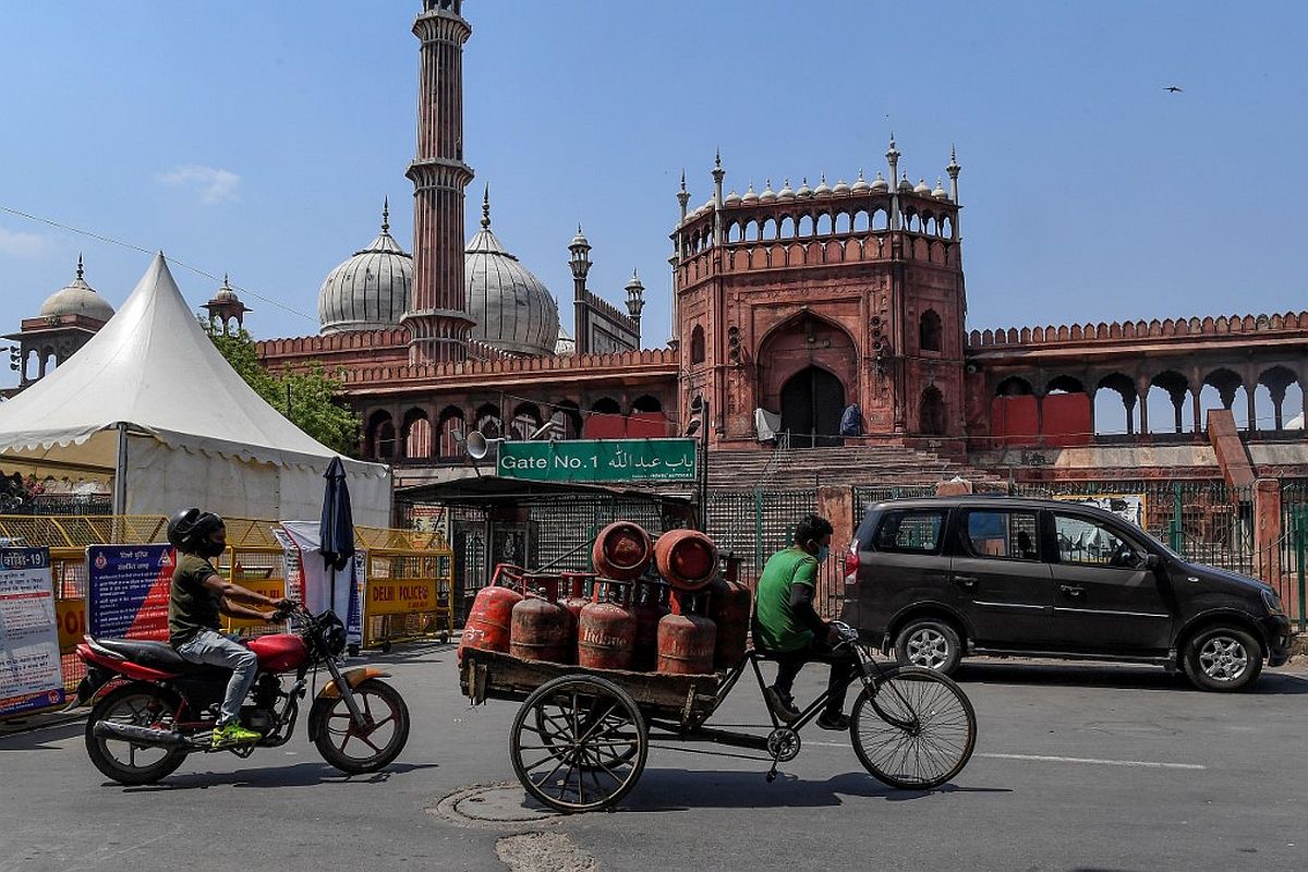 Delhi government decides to implement centre’s order on allowing shops to open: Reports