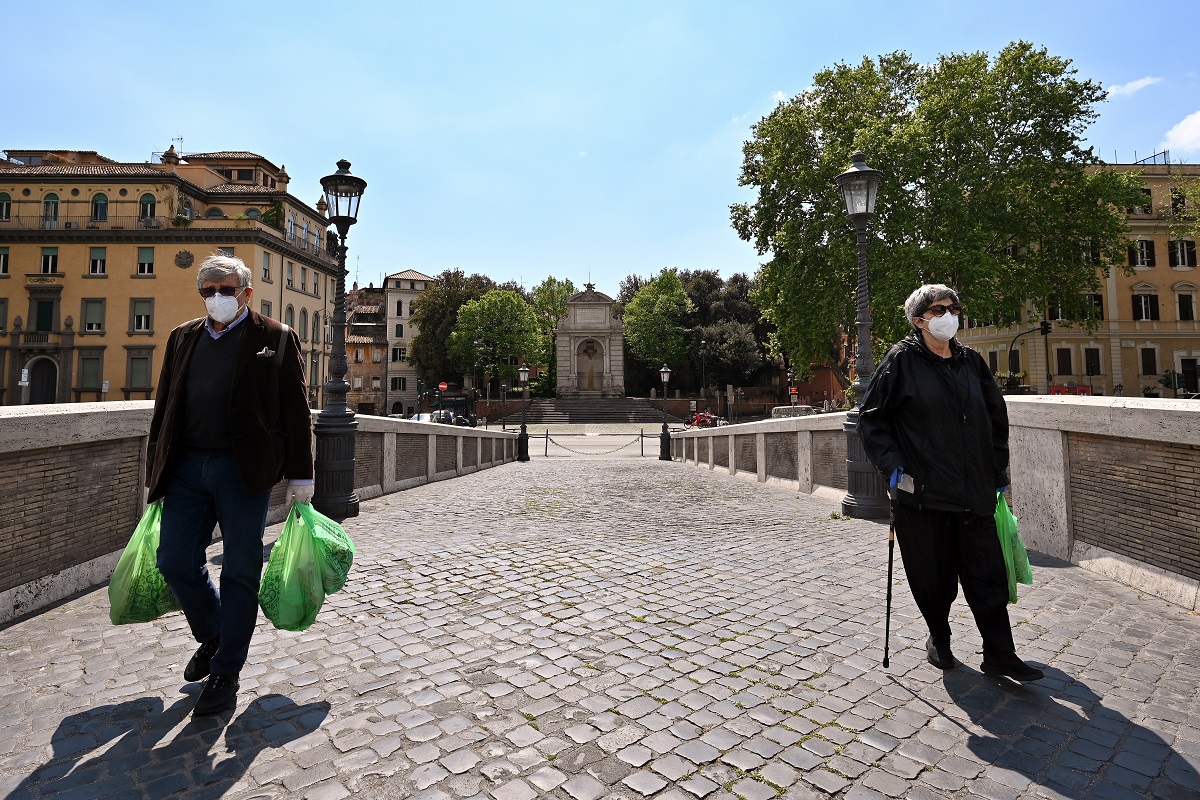 Italy reports 415 new COVID-19 deaths in 24 hrs, lowest in nearly 6 weeks