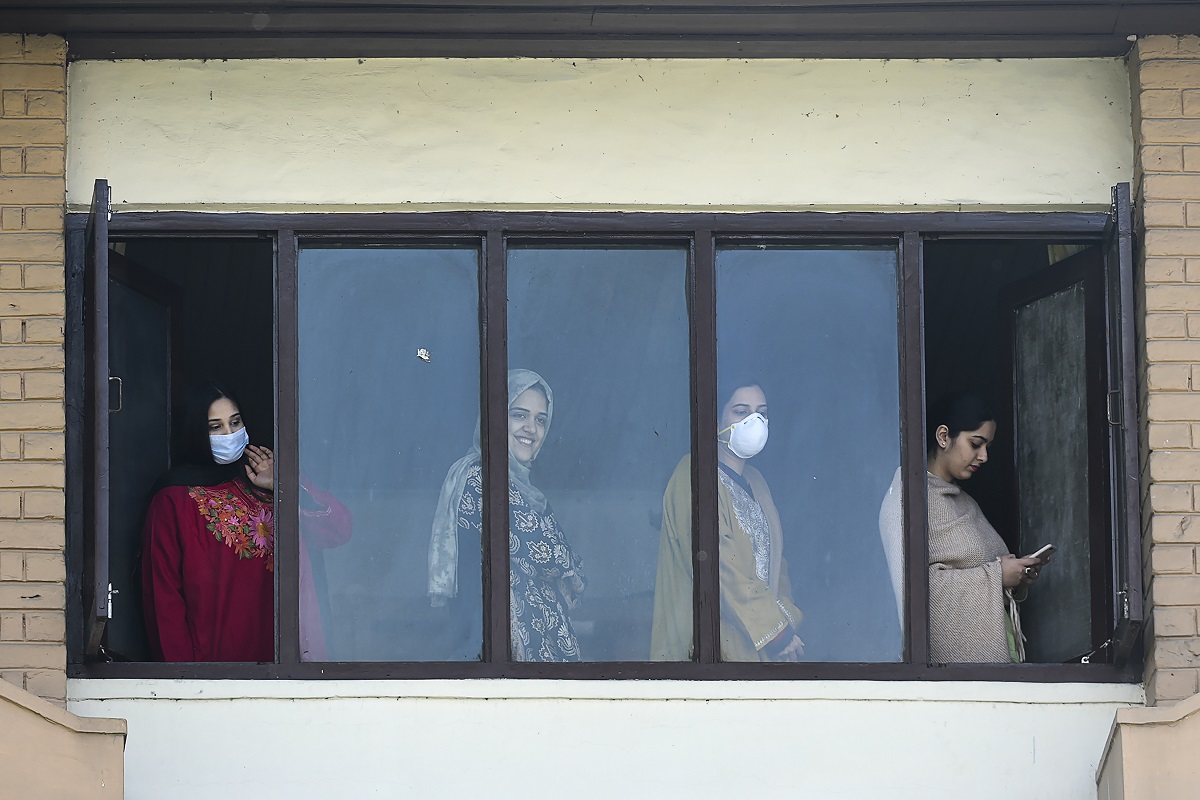 489 people go home after completing 14-day quarantine in Kashmir