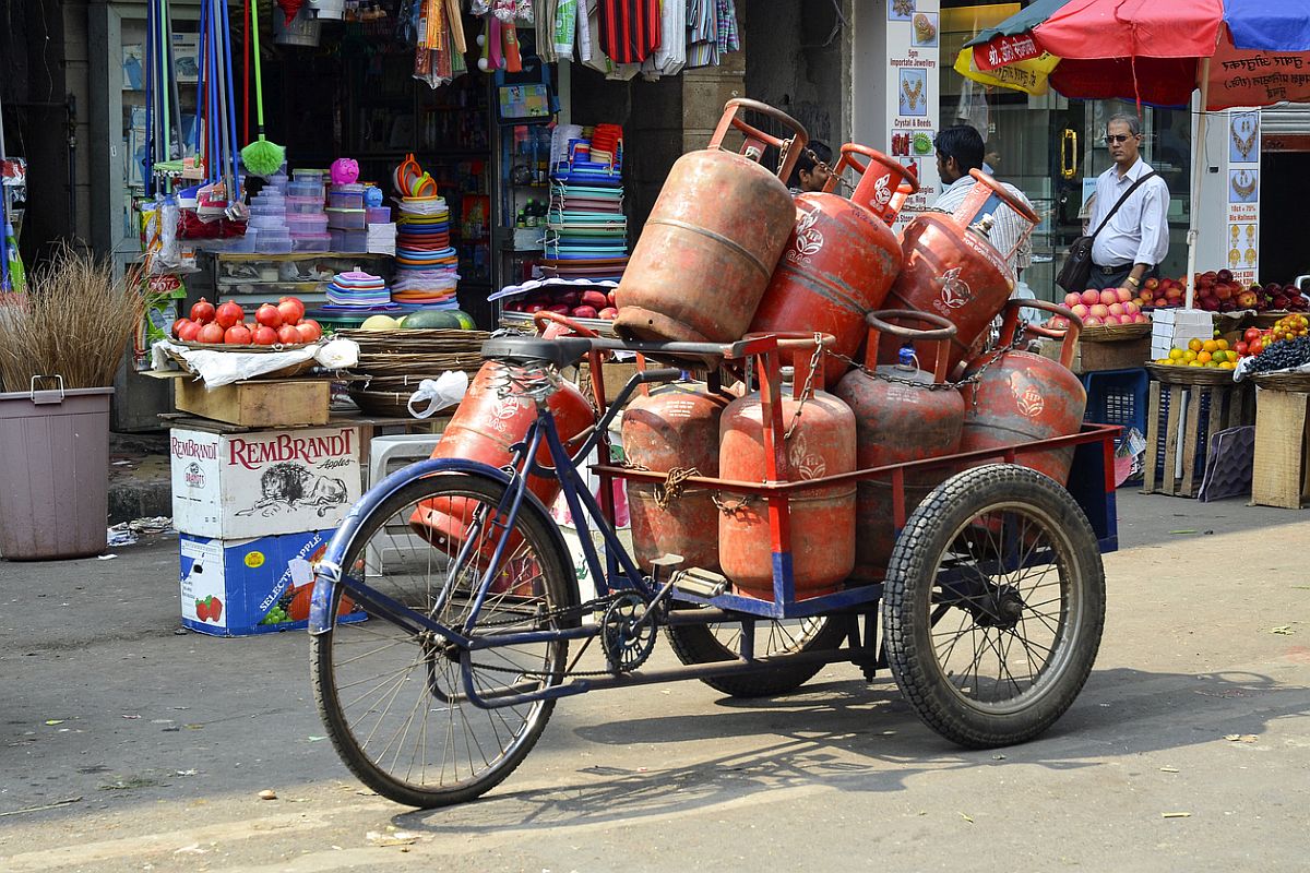 LPG prices go up, 19-kg commercial cylinder now costs Rs 2,355.50
