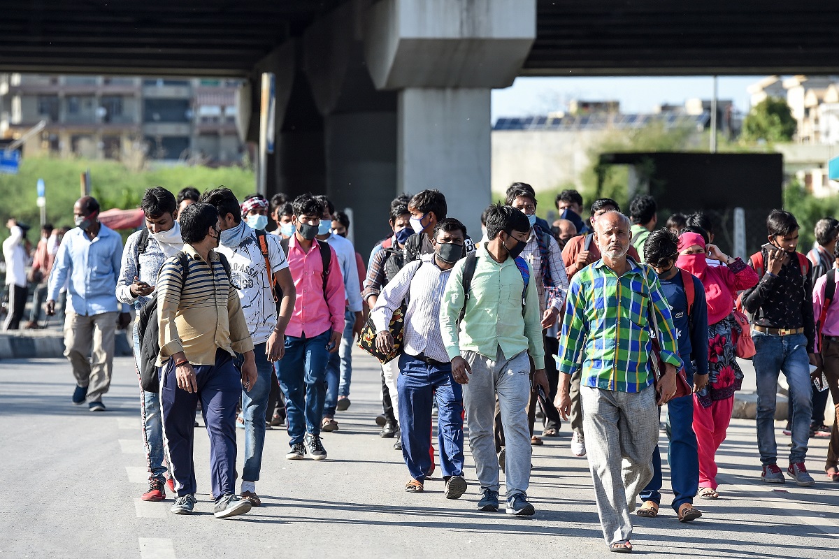 Gujarat: Migrant workers go on rampage ‘out of anger’ demanding their return to native places
