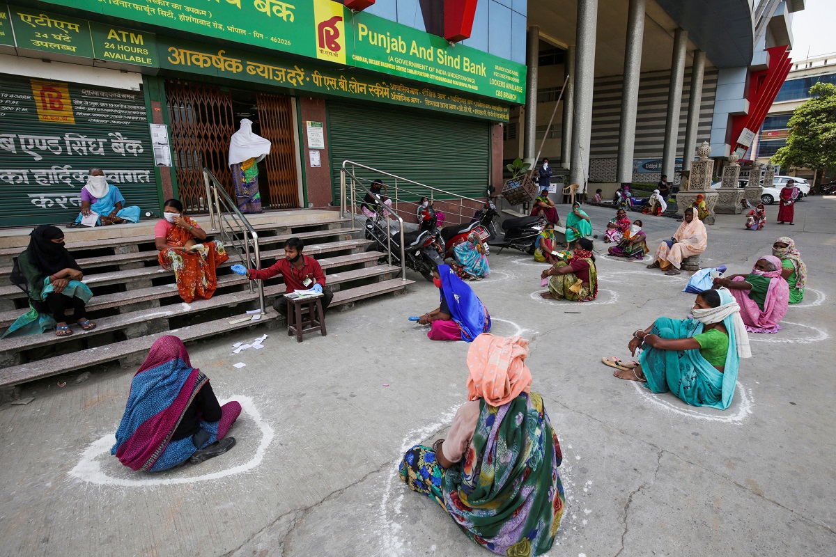 Lockdown: Students distribute sanitary pads to underprivileged women in Bhopal