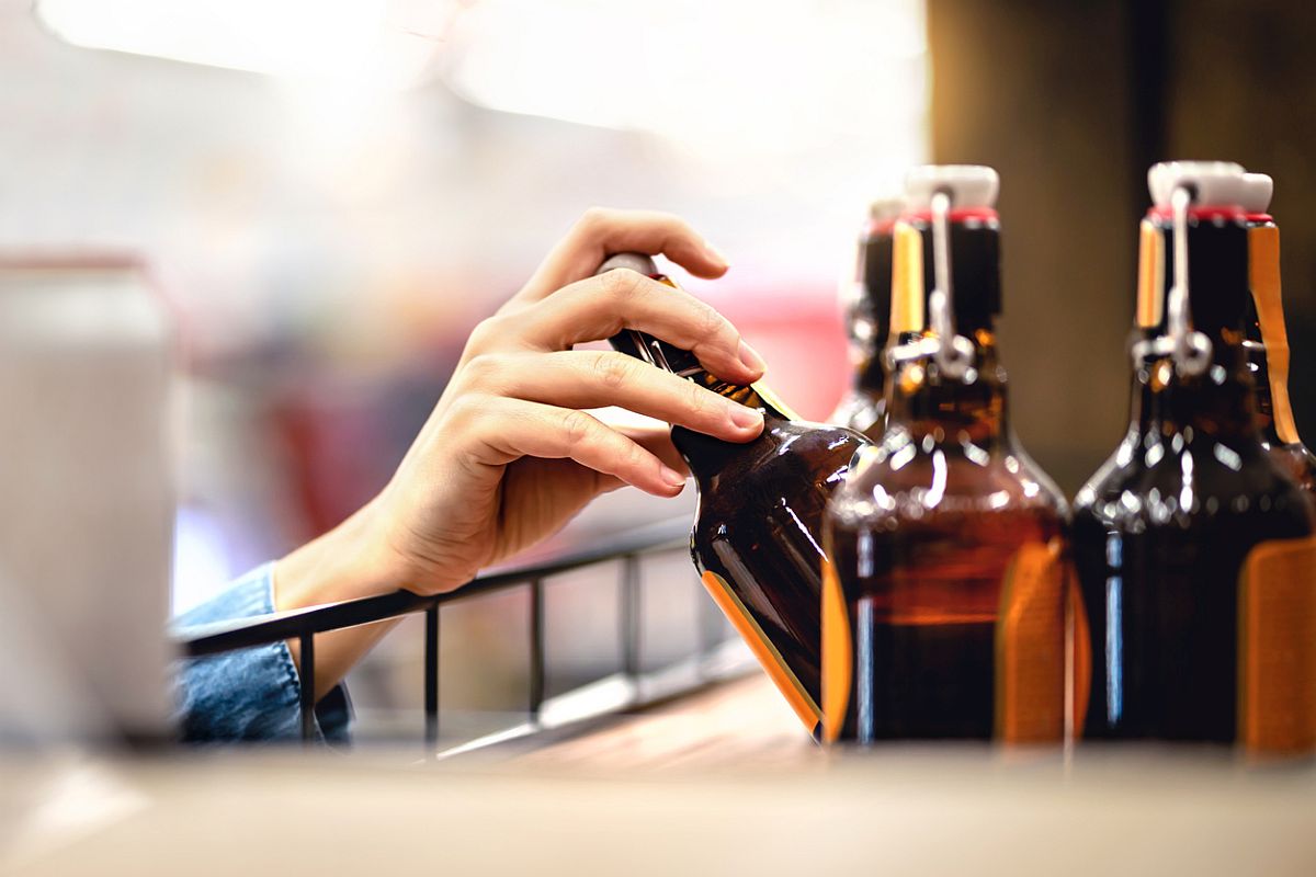 Delhi govt directs liquor shops to ensure sale of alcohol through proper scanning