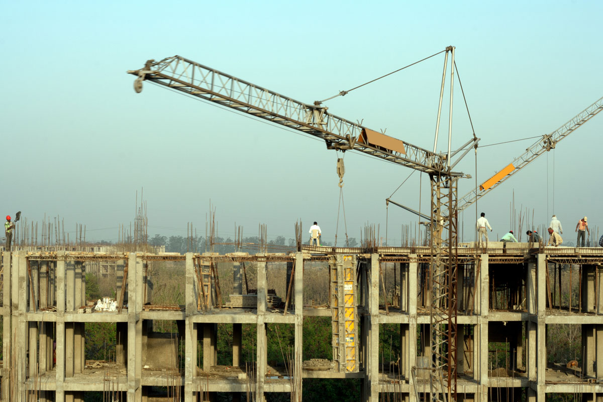 Crane owners seek liquidity support under MSME package