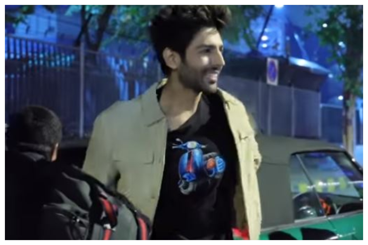 Watch | Kartik Aaryan reveals how he borrowed hairstylist’s t-shirt for a live performance