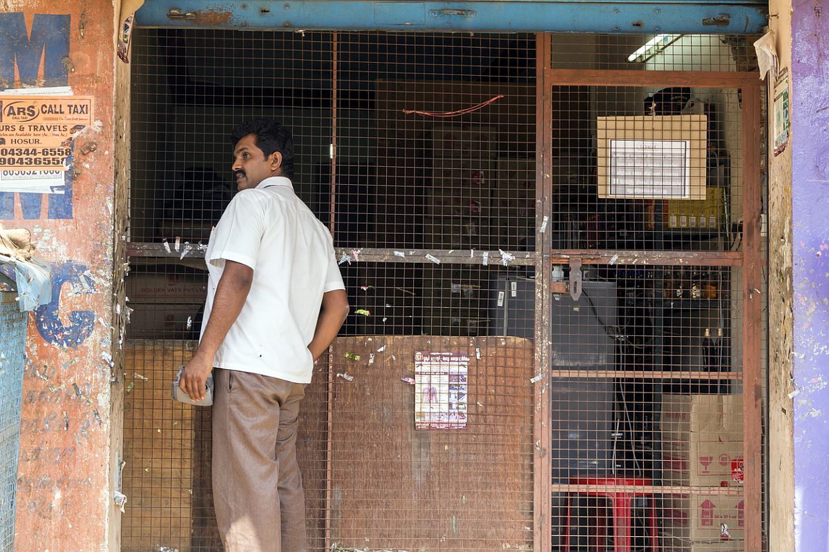 Standalone liquor shops in UP under orange, green zones to operate from tomorrow