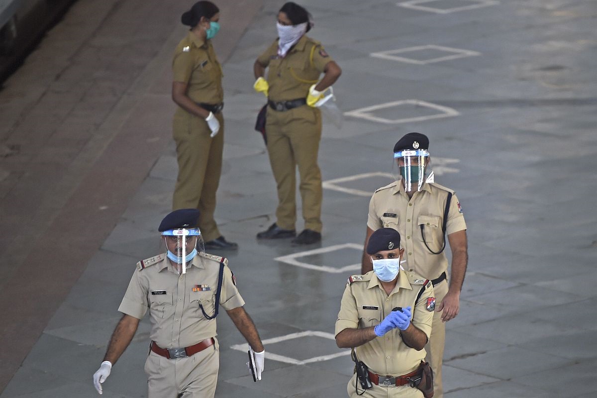 114 police personnel test positive for Coronavirus in Maharashtra; total 2,325 infected, 26 dead