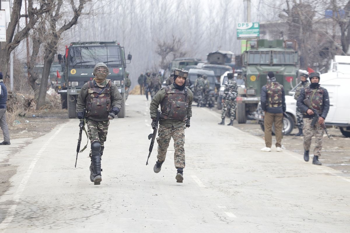 Pulwama-like vehicle-borne IED blast foiled; security forces stop car with heavy explosives, driver flees