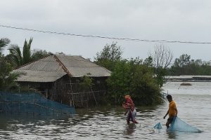 North Dinajpur villages inundated; locals move to safer places