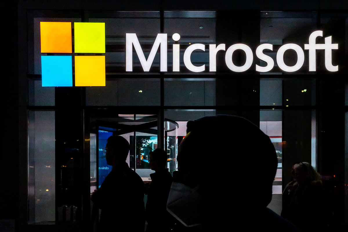 Microsoft to close physical stores, focus on online