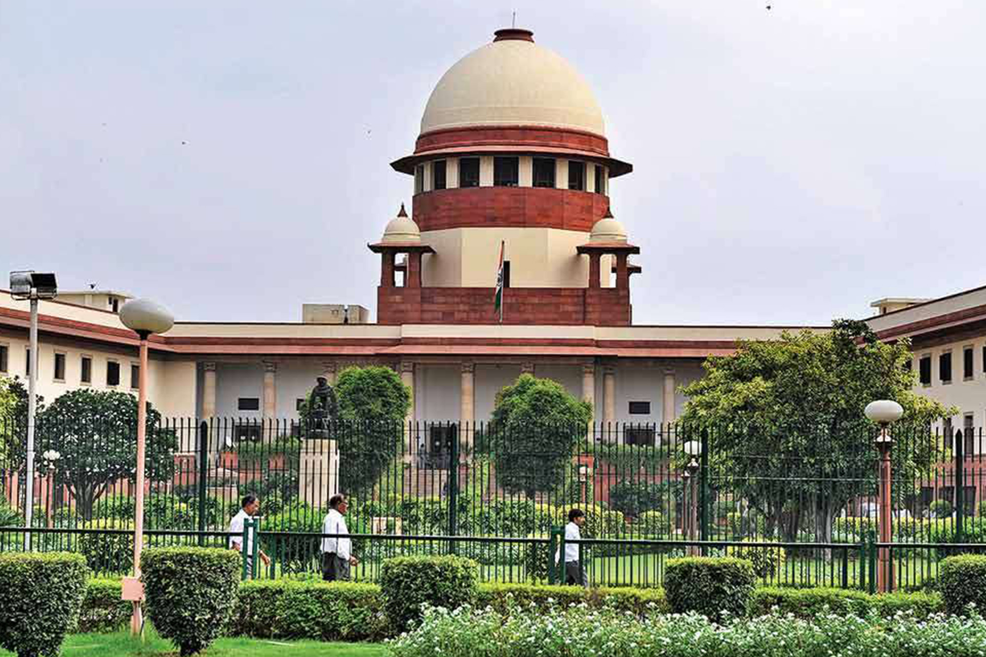 SC asks FinMin, RBI to convene joint meet to decide on moratorium period interest