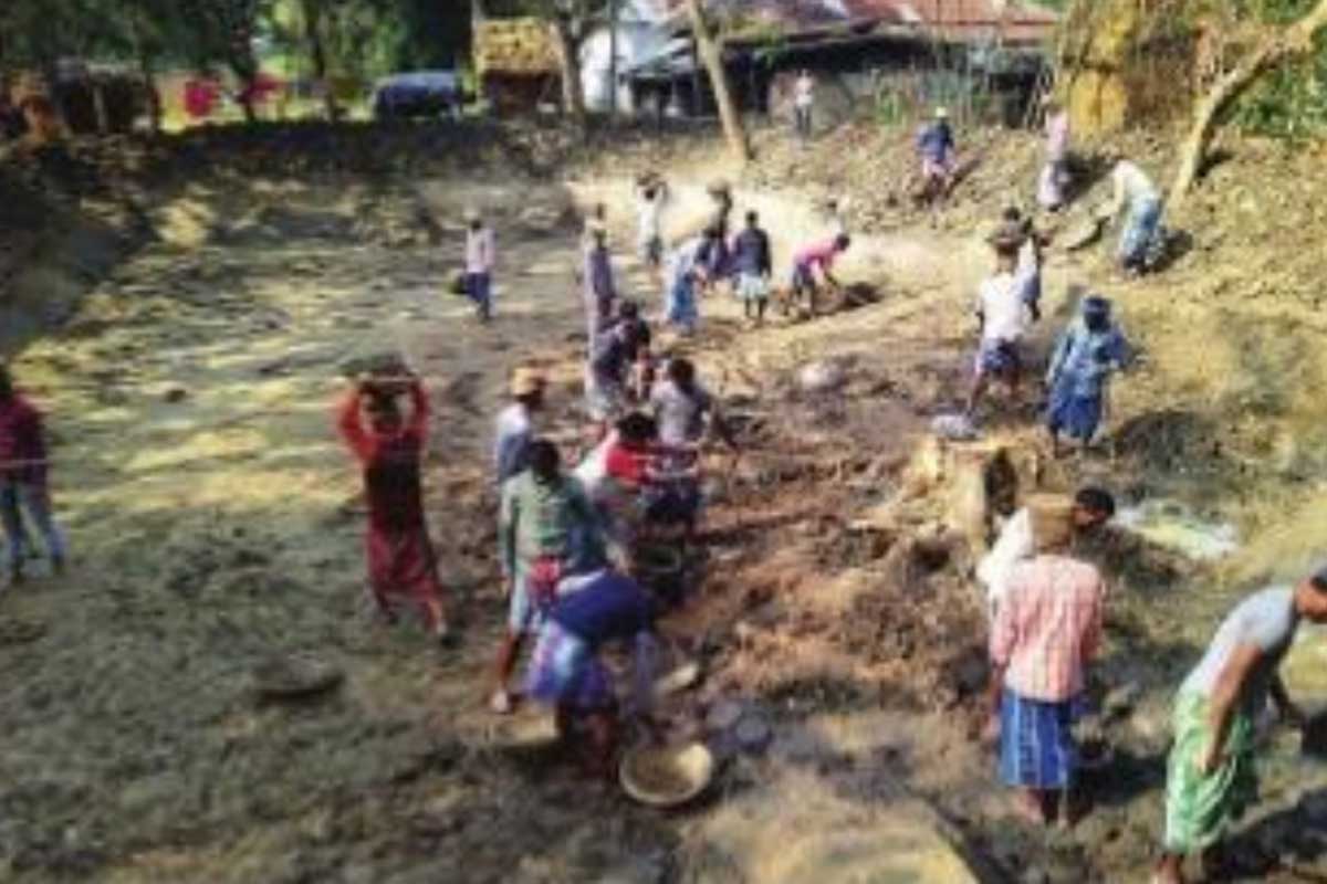 South Dinajpur migrants start work under 100 days’ job scheme
