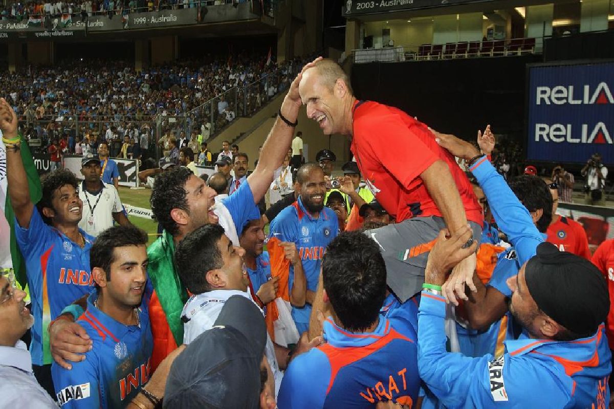 The coach of the ICC Cricket World Cup 2011 winning Indian team Gary Kirsten being carried on the shoulders of the champion team after India defeated Sri Lanka in the finals to lift the World Cup. (Photo: Twitter/@ICC)