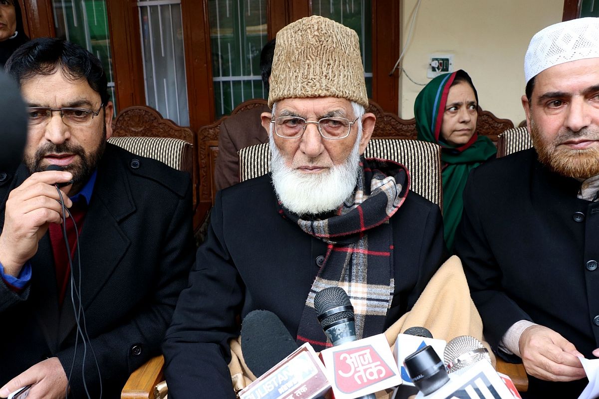 ‘Hurriyat hawk’ Geelani given quiet burial in Srinagar