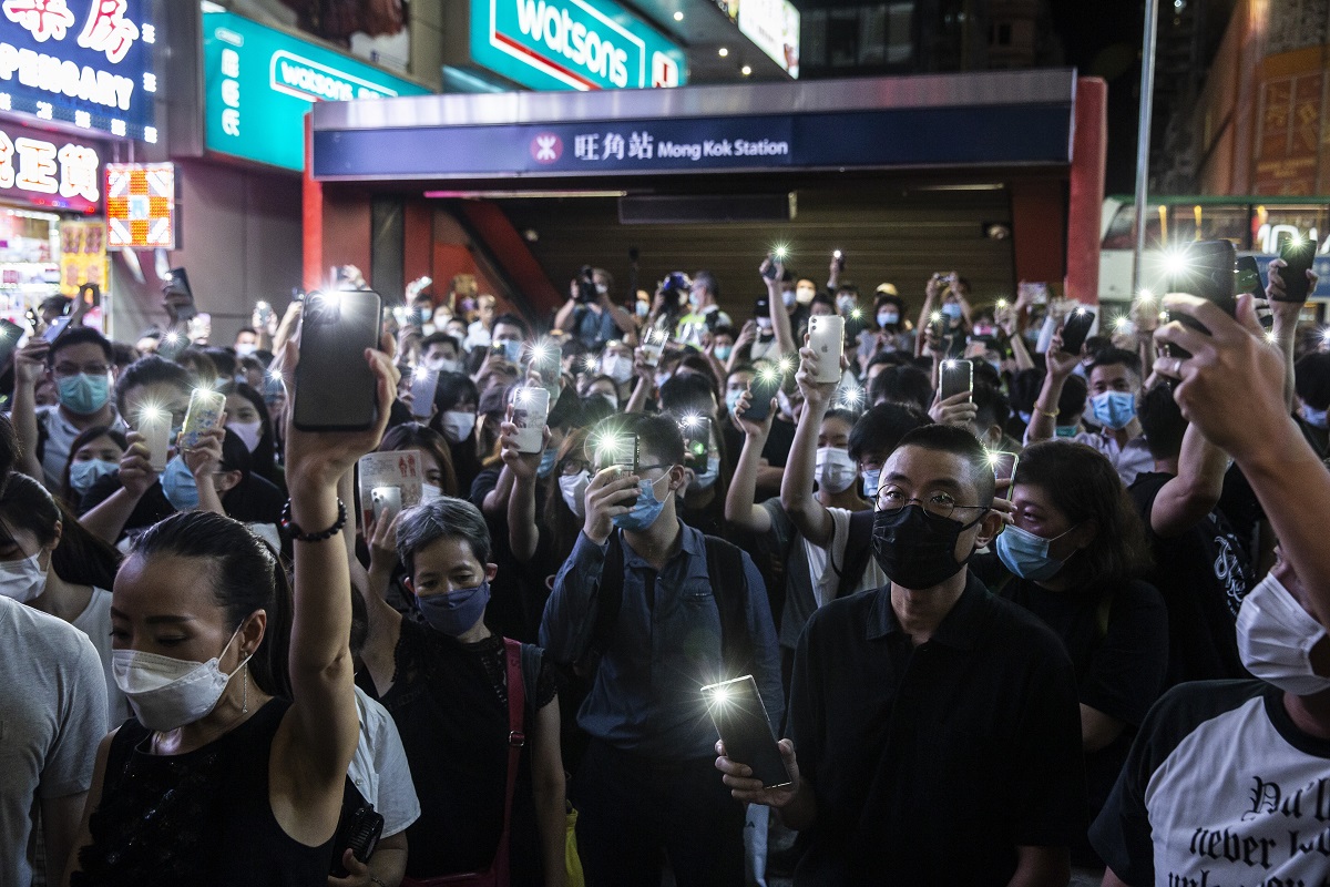 Hong Kong police arrests dozens of anti-government protesters