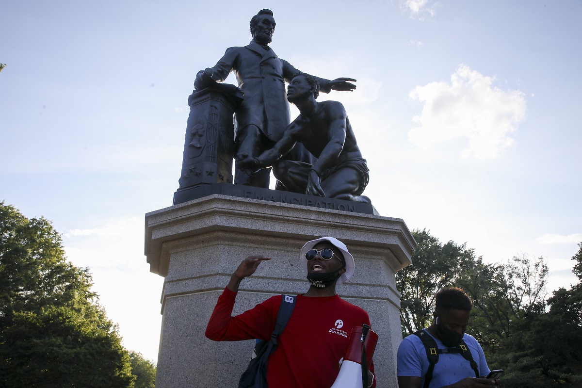 Thousands of protesters raise demand to remove statues of slave kneeling before Lincoln