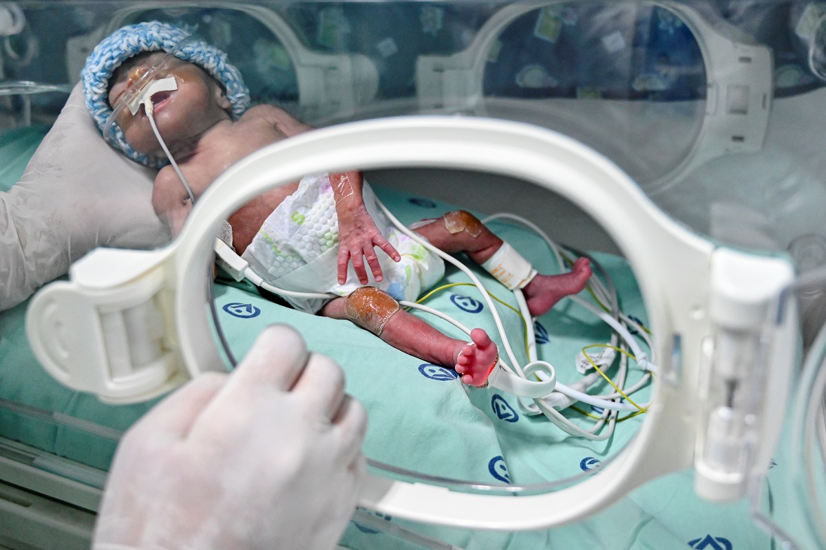 Colombian woman with COVID-19 gives birth to non-infected child in coma