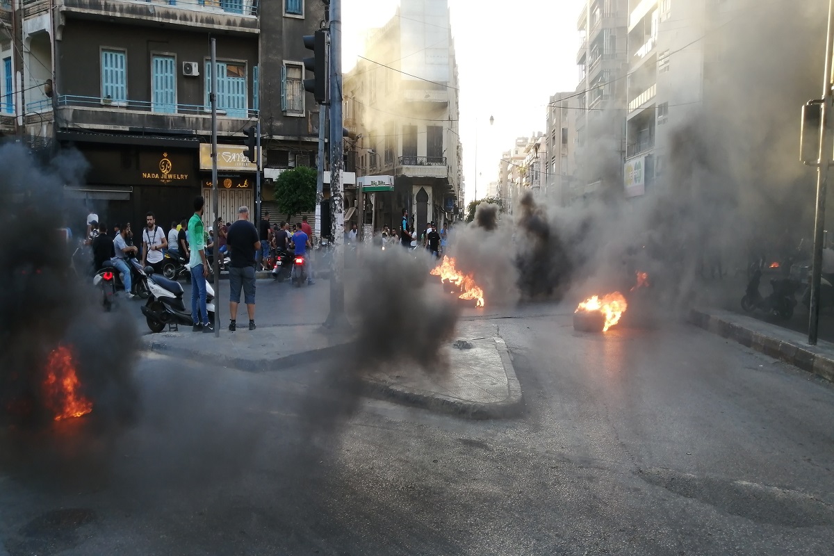 20 injured after clashes erupt between anti- govt protesters and army in Lebanon