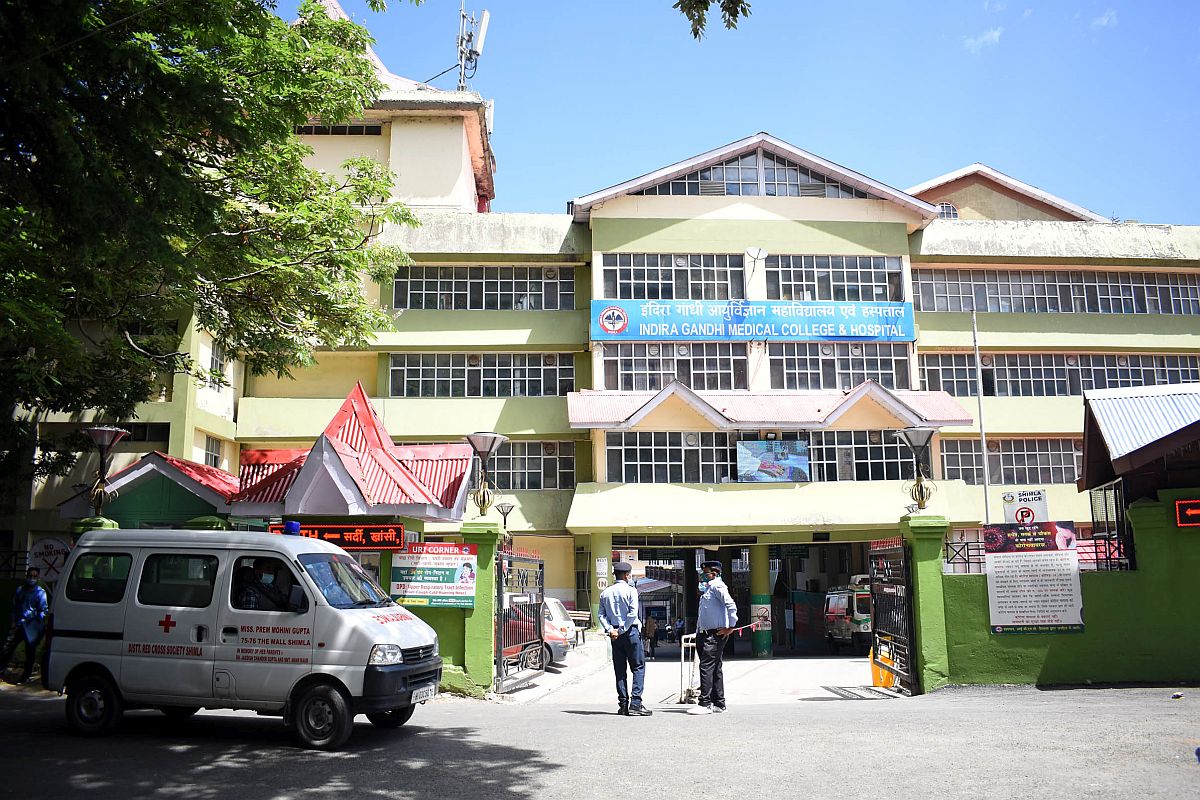 IGMC sealed, 73 medicos quarantined after accidental of COVID positive