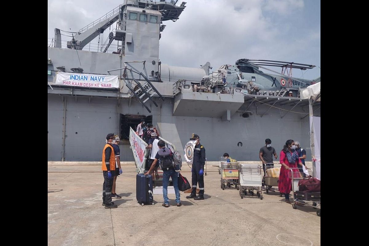 With 700 Indian nationals on board, INS Jalashwa enters Tuticorin harbor from Maldives