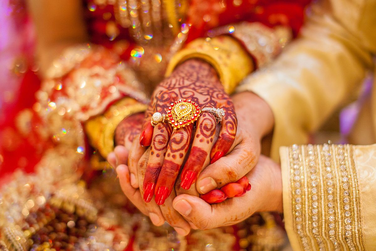 Uttar Pradesh: Bride garlands one groom, marries another